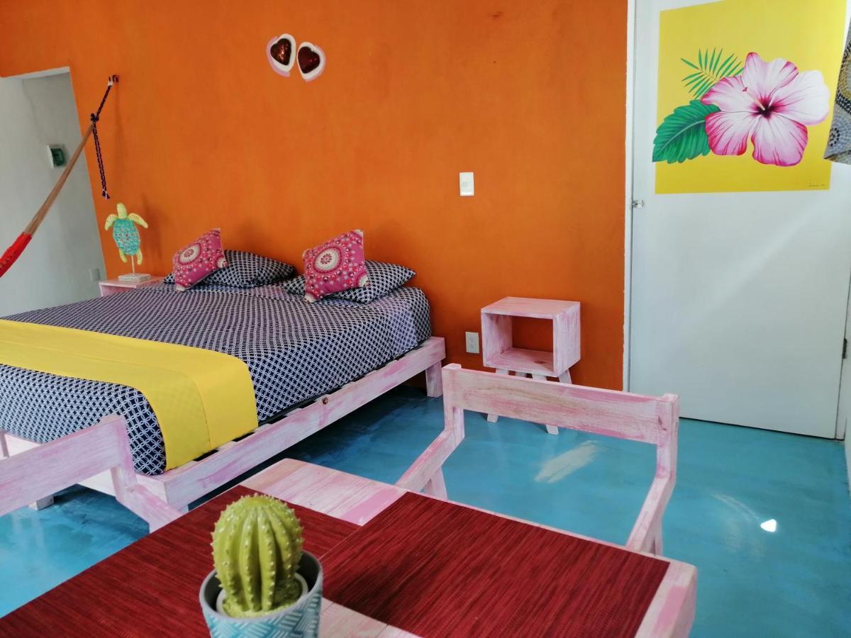 https://vainilla-b-holbox-island-isla-holbox.hotelmix.es/data/Photos/OriginalPhoto/10236/1023673/1023673783/Casa-Vainilla-Holbox-Island-Aparthotel-Exterior.JPEG